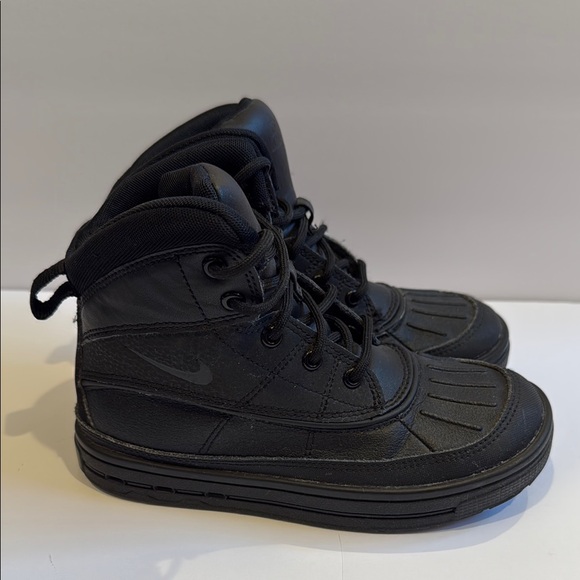 Nike Kids Black Woodside ACG Boots - Picture 5 of 7